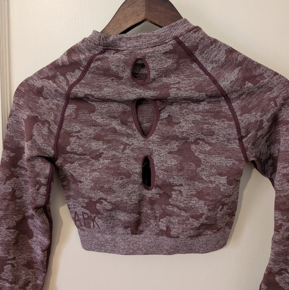 Gymshark S Camo Adapt Seamless Long Sleeve Crop Top Berry - Picture 6 of 8